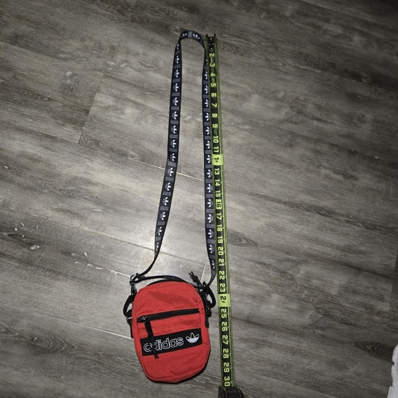 Adidas Small‎ Crossbody Bag  In Red & Black With Adjustable Strap NwOT - Picture 9 of 9